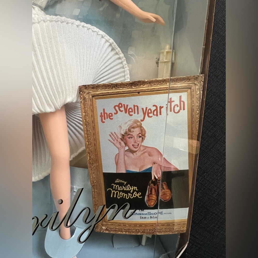 Barbie Doll as Marilyn Monroe in The Seven Year Itch. - Picture 4 of 13